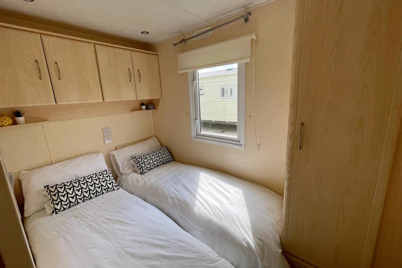 Modern Holiday Home #Skipsea Sands Static Hire Екстериор снимка